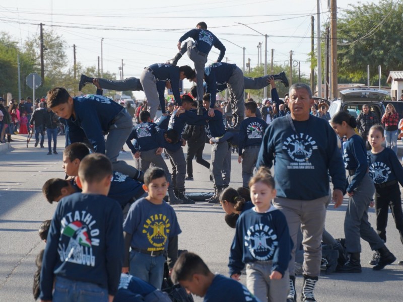 Festejan en el Islita Desfile de la Revolución Mexicana