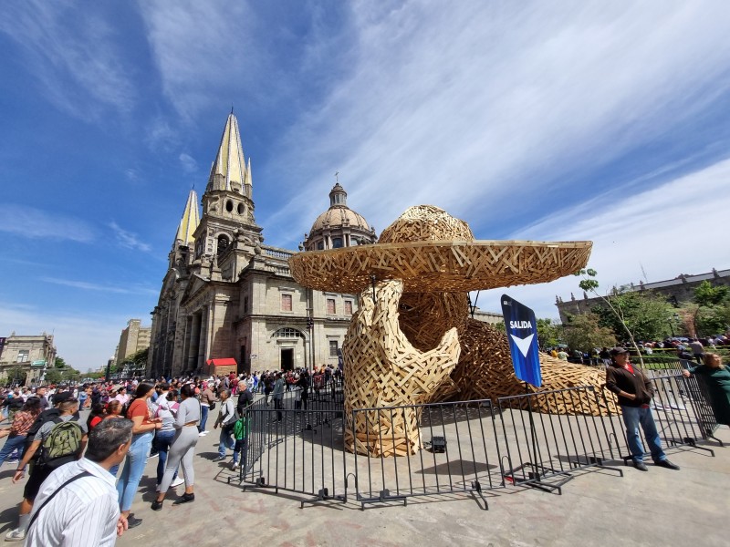 Festejan tapatíos con tejuino, jericallas y picones