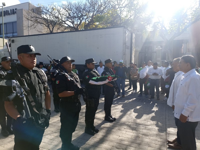 Festejo patrio inicia con recepción de bandera Siera de Zongolica