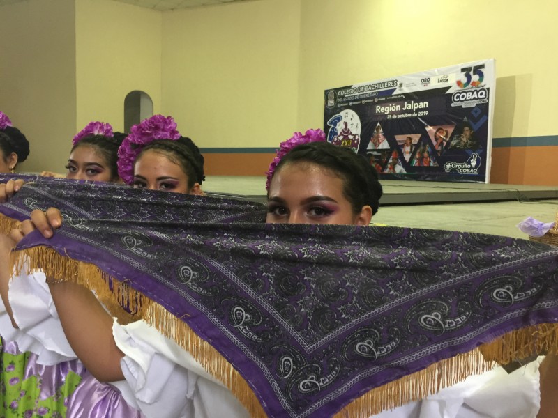 Festival danza y canto en Landa de Matamoros