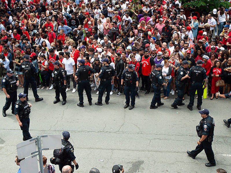 Festejos de Raptors manchados por violencia