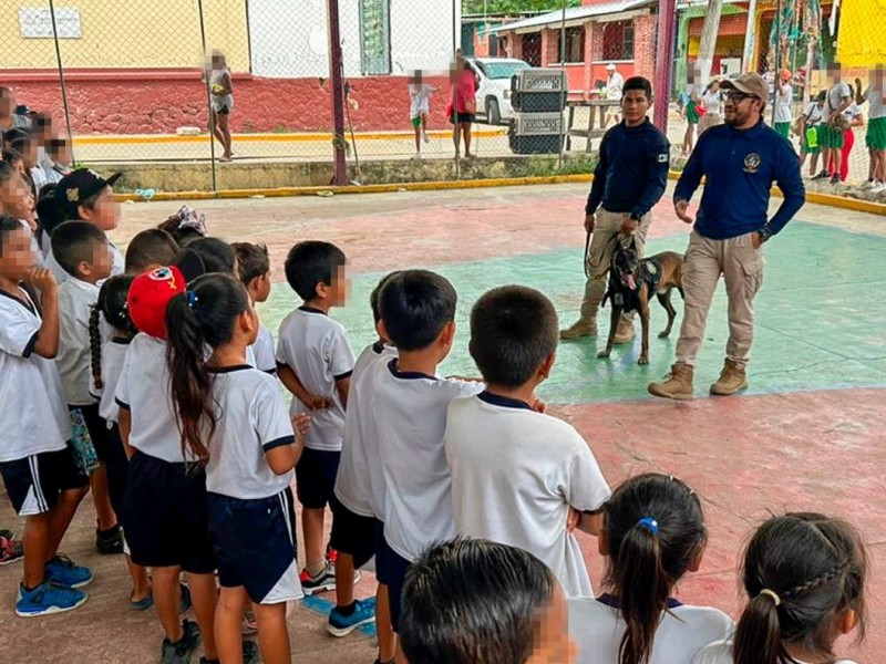 FGE y Ejército realizan acciones de proximidad social en Acapulco