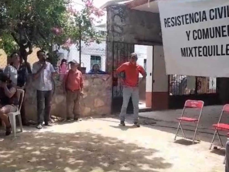 Vinculan a proceso a 9 integrantes de la Resistencia Pacífica