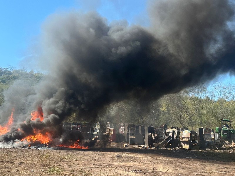 FGR incinera casi dos toneladas de narcóticos y destruye tragamonedas en Sinaloa