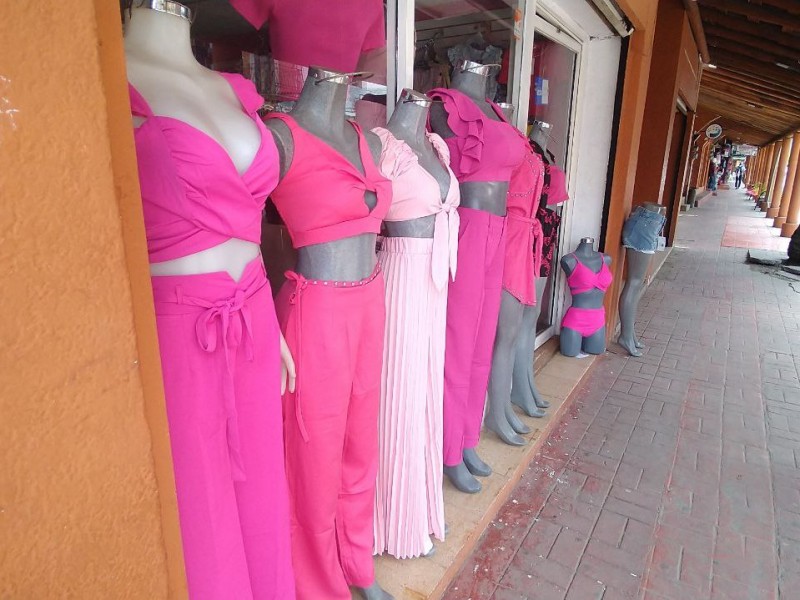 Fiebre rosa beneficia a negocios de ropa, aseguran vendedores