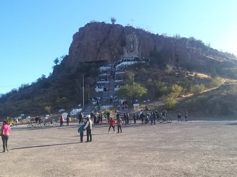 Fieles agradecen a la Virgen de Guadalupe