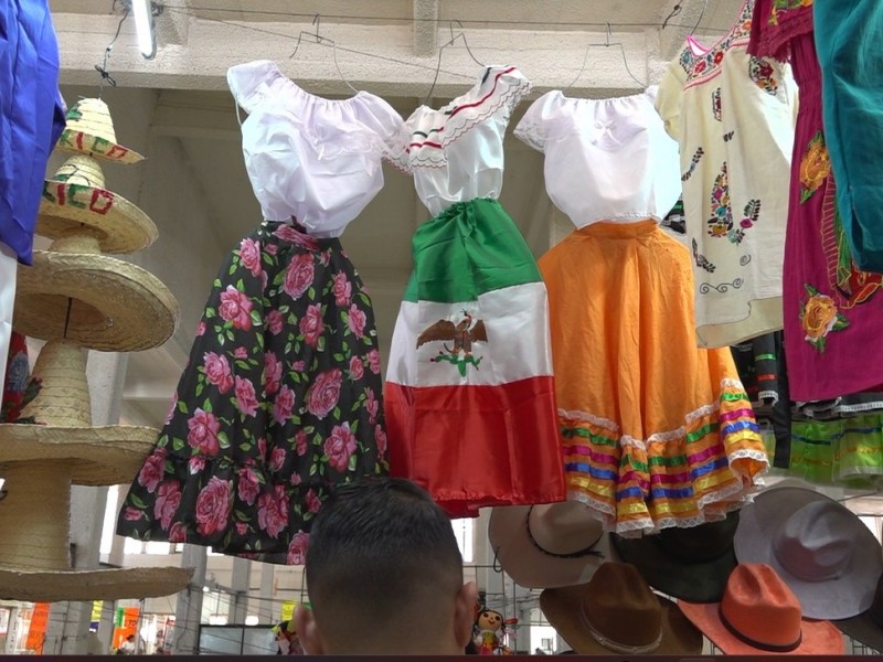 Fiestas patrias repuntan venta de trajes tÍpicos