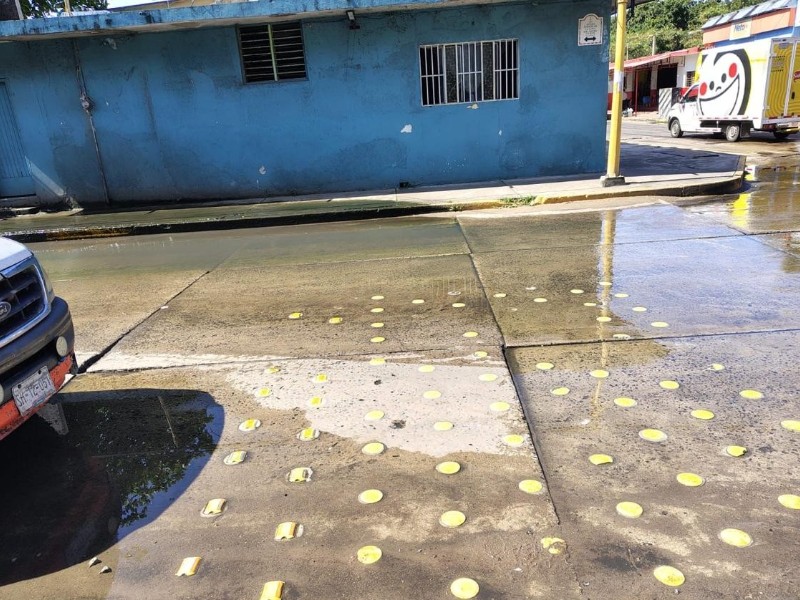 Filtración de drenaje en Alvarado provoca afectaciones y caso sospechoso de cólera