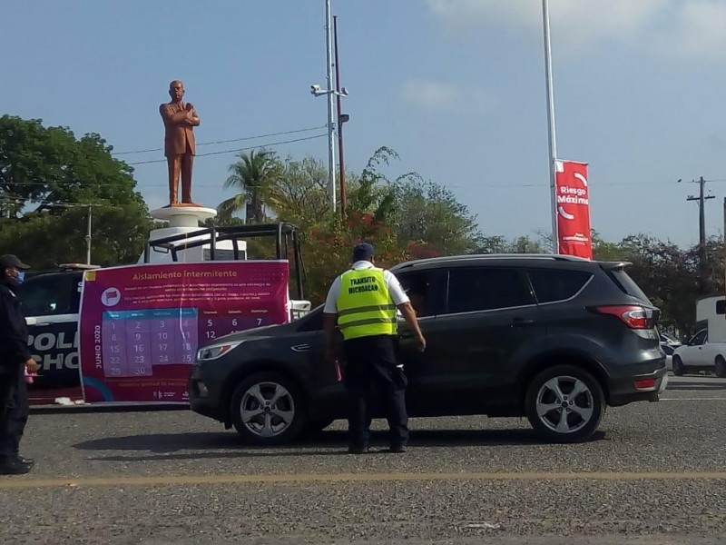 Filtros de revisión permanentes en Lázaro Cárdenas por bandera roja