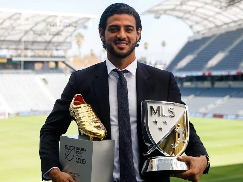 Fin de una era: Carlos Vela se retira