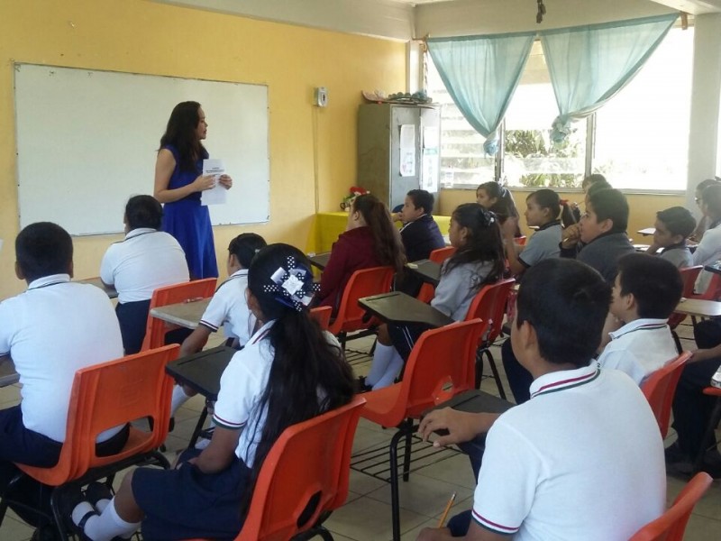 Finaliza ciclo escolar sin adeudos a docentes