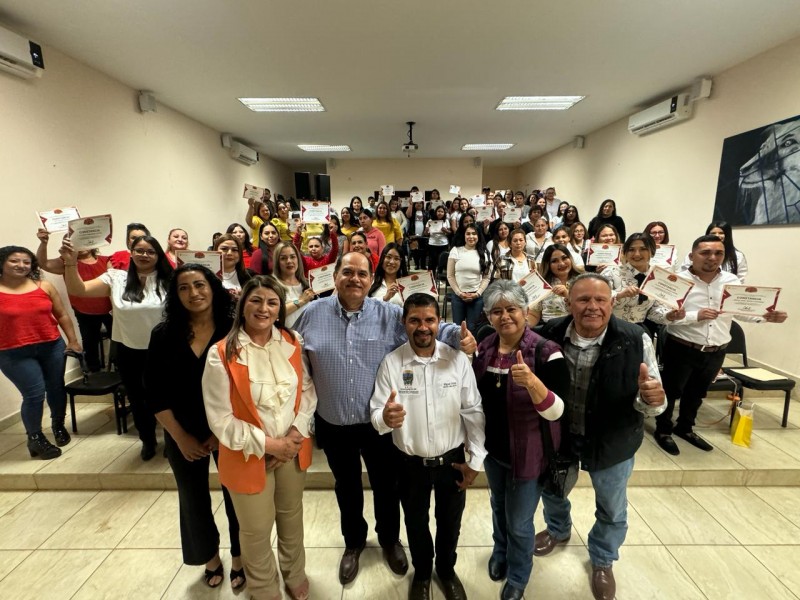 Finalizan 120 alumnos del valle cursos AED