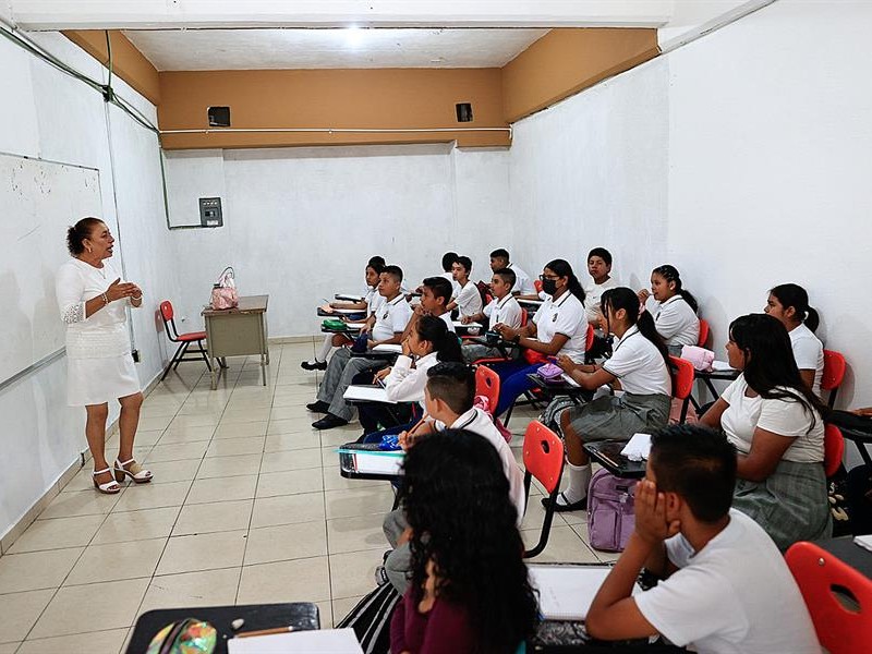 Finalizan vacaciones: regresan a clases 24 millones de estudiantes