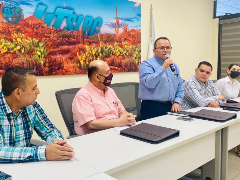 Firma Alcalde convenio de vinculación con Utslrc