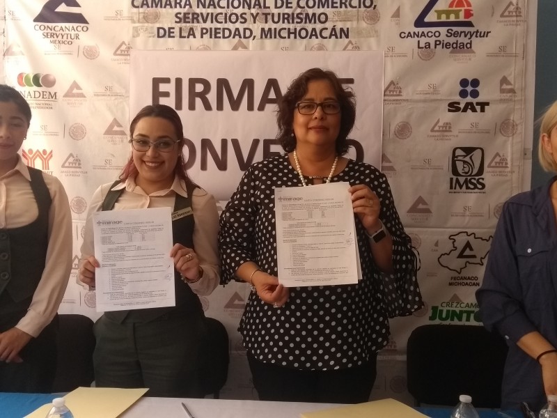 Firma CANACO convenio con hoteleros