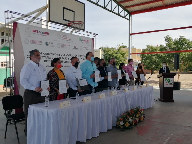 Firma CECyTEBCS convenios de colaboración