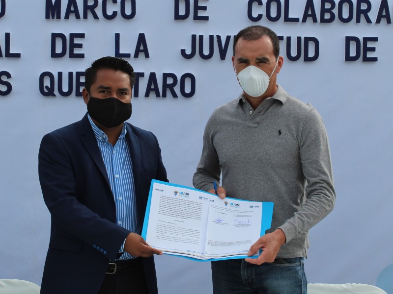 Firma convenio IMJUM, El Marqués para incentivar el deporte