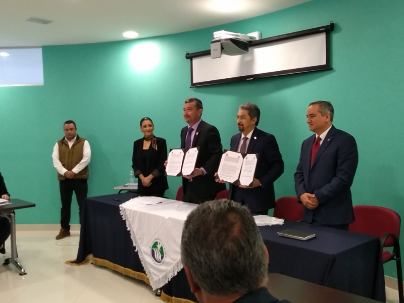 Firma convenio la UCEMICH con la UMSNH