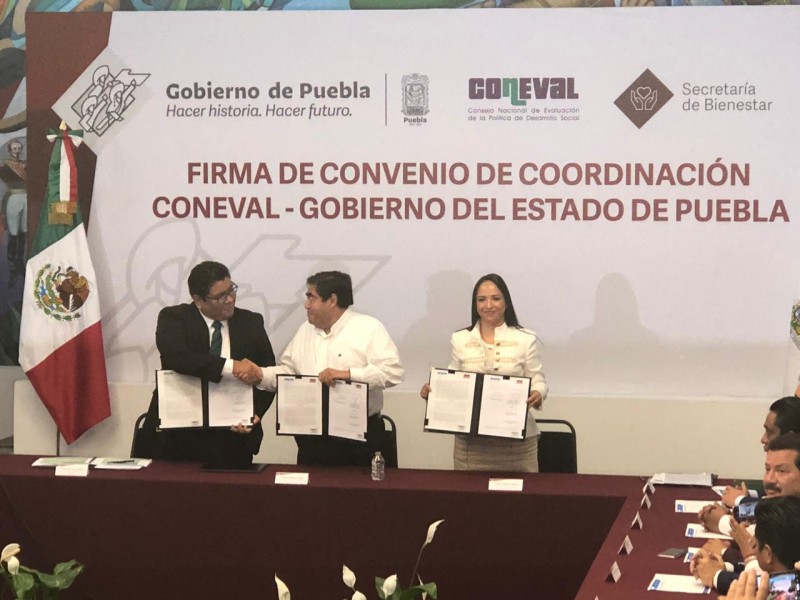 Firma Gobierno convenio con CONEVAL