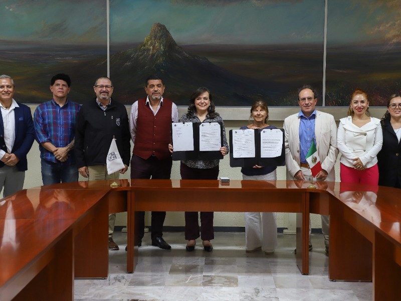 Firma UAQ convenio con universidad de Milán