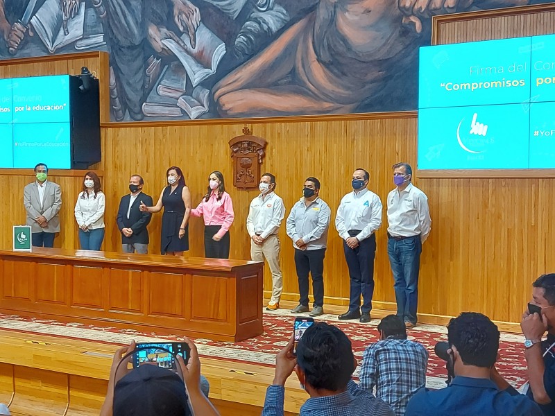 Firman candidatos compromisos por la educación