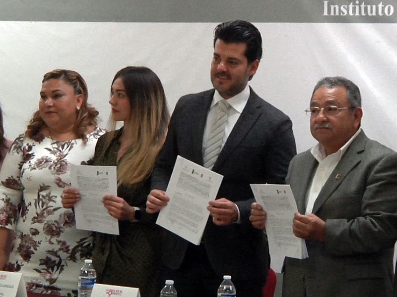 Firman convenio de colaboración para capacitación de mujeres