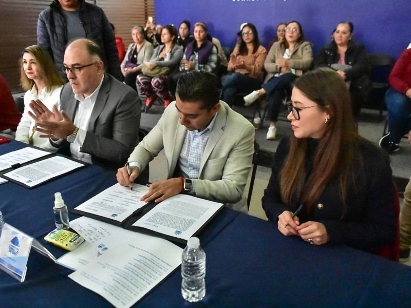 Firman convenio INFOQRO y Corregidora por Gobierno Abierto