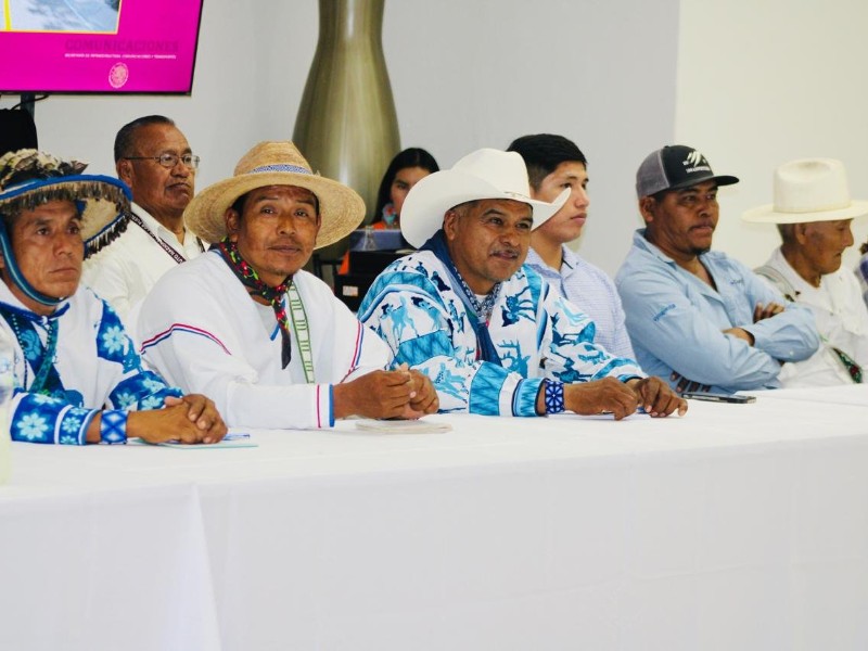 Firman convenio para construir caminos artesanales en Nayarit