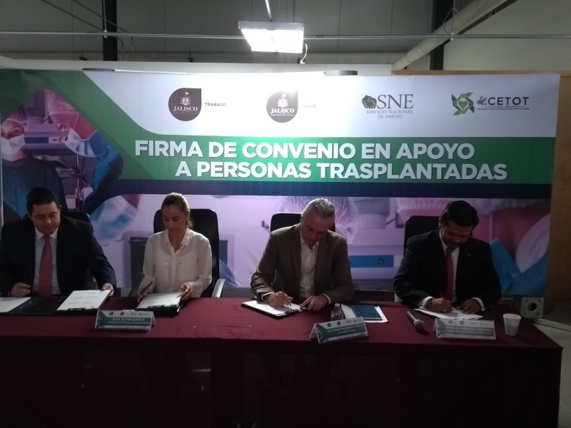 Firman convenio para emplear a trasplantados