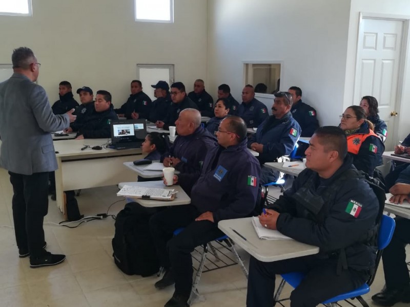 Fiscalía capacita a policías en Tequisquiapan