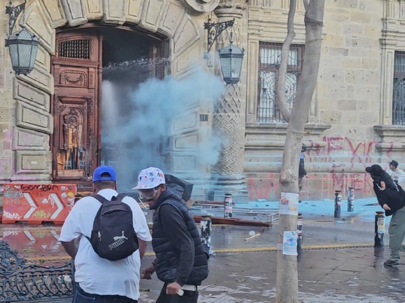 Fiscalía integra carpetas contra 40 detenidos por disturbios en Guadalajara