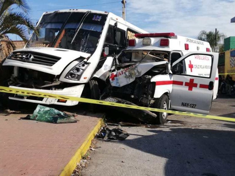 Fiscalía investiga choque entre camión y ambulancia