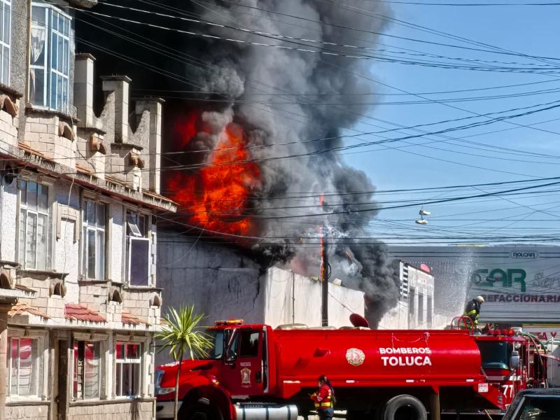 Fiscalía investiga incendio en Toluca