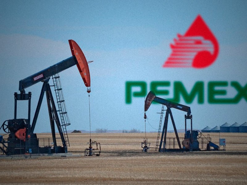 Fitch mejora su perspectiva sobre Pemex, pero advierte riesgos graves