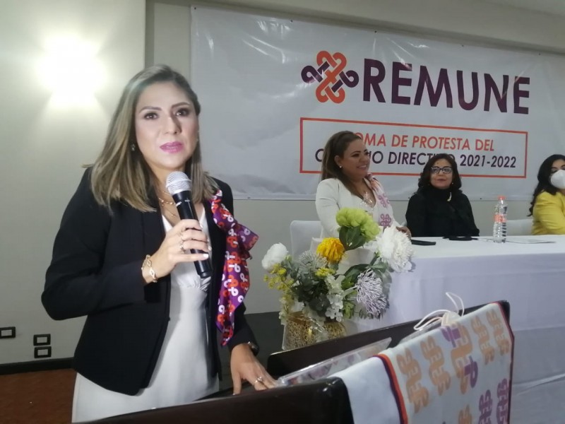 Flor Núñez toma protesta en la mesa directiva 2021-2022