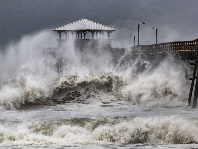 Florence toca tierra debilitado como categoría 1