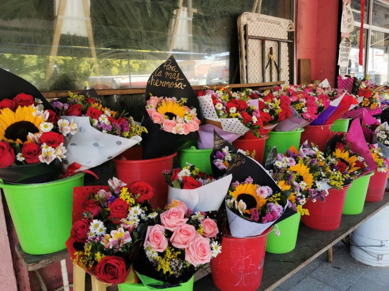Florerías de Los Mochis se preparan para San Valentín