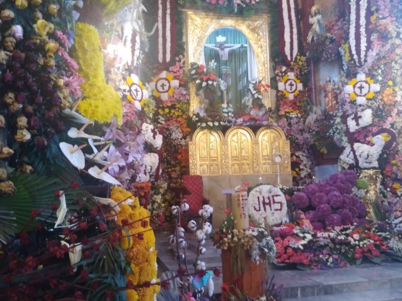 Floricultores de Tenancingo piden con ofrenda floral buenas cosechas