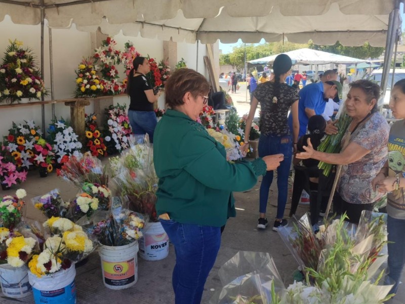 Floristas de Guasave reportan caída del 50% en ventas