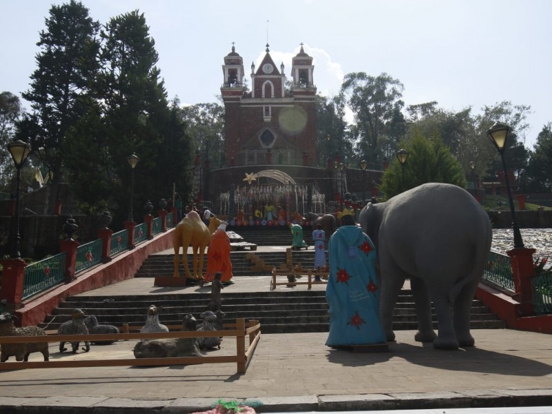 Fluye turismo en Metepec con nacimiento monumental