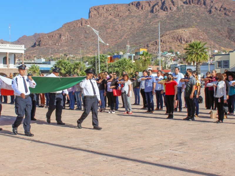 Fomenta Ayuntamiento  y Acción Cívica respeto a símbolos patrios