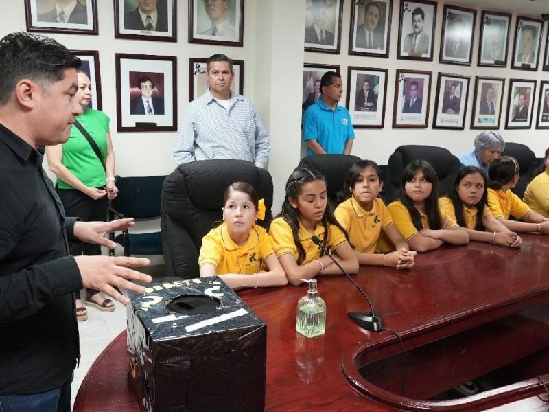 Fomenta Cultura hábito de la lectura con alumnos