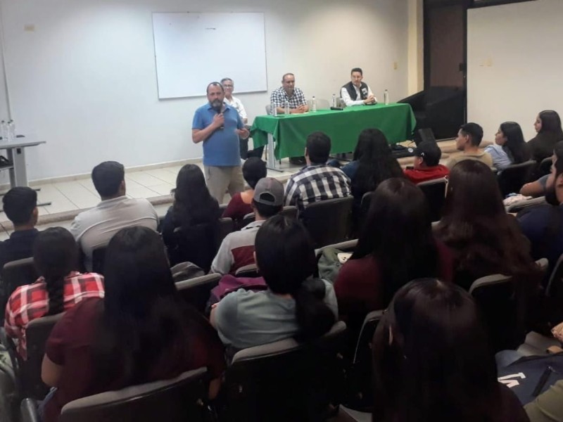 Fomentan conocimiento y valoración de la historia en jóvenes universitario