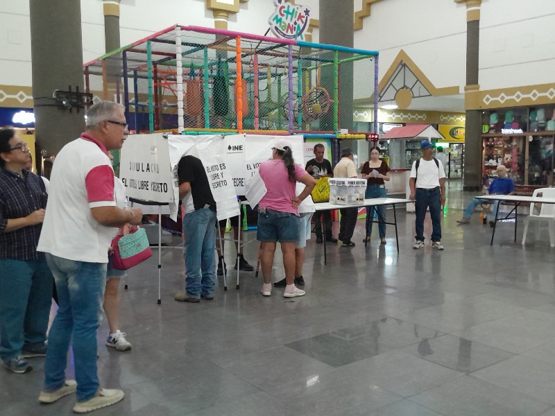 Foráneos ejercen su voto de la elección judicial en Mazatlán