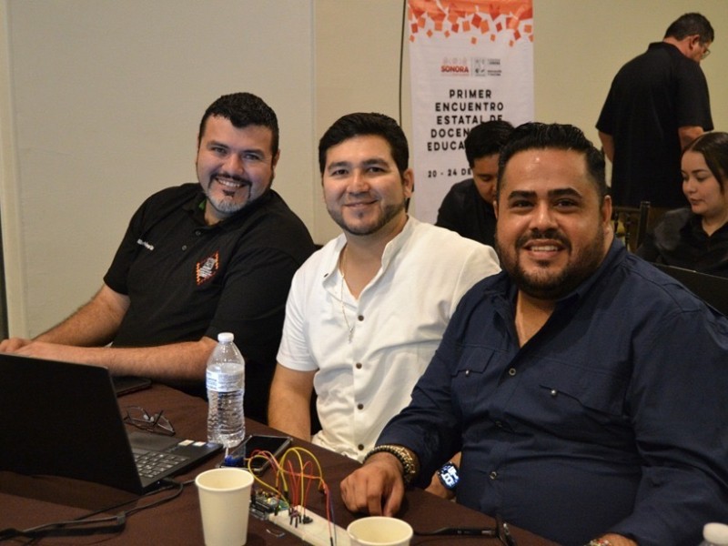 Fortalece SEC a docentes en temas de robótica