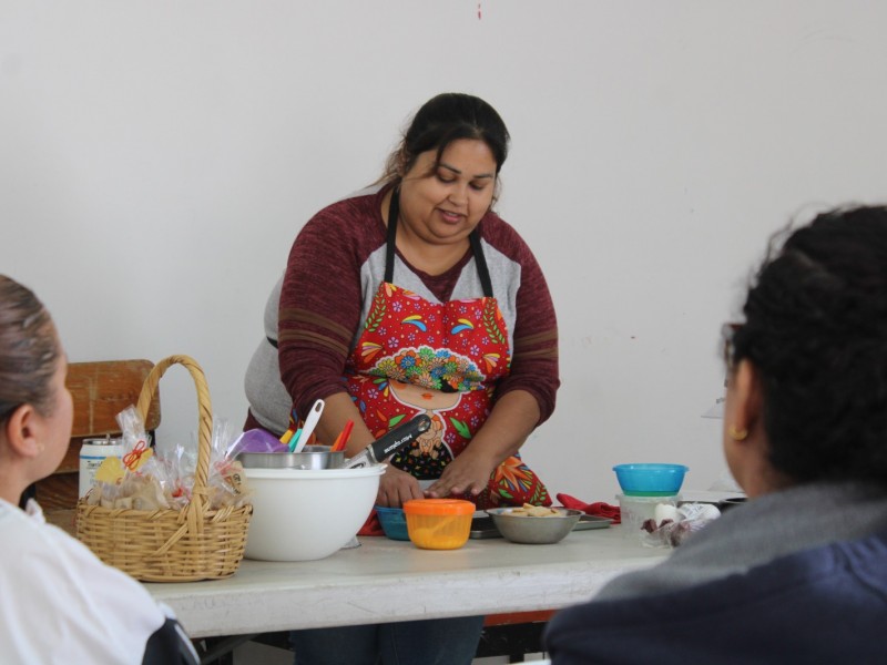 Fortalecen economía de mujeres zamoranas, a través de capacitaciones