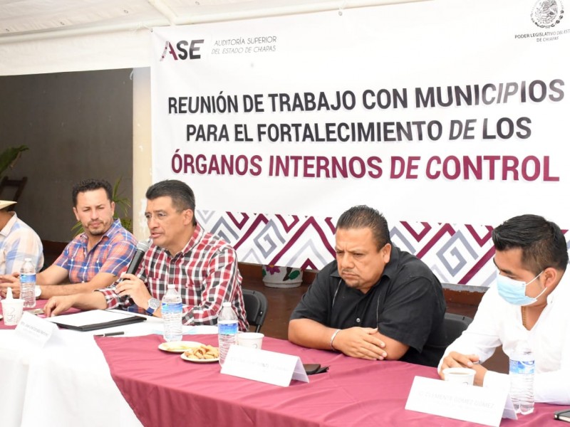 Fortalecen Órganos Internos de Control Municipal