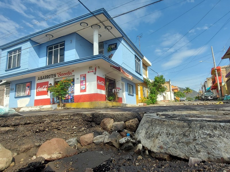 FOTOGALERIA: Lluvias forman 3 inmensos socavones en colonia Morelos