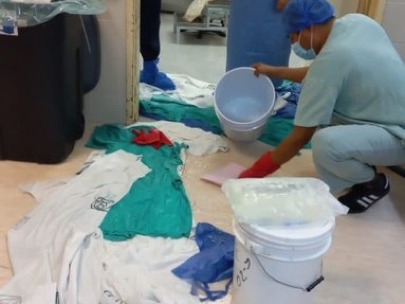(FOTOS)Durante cirugía se rompió tubería del desagüe en hospital poblano