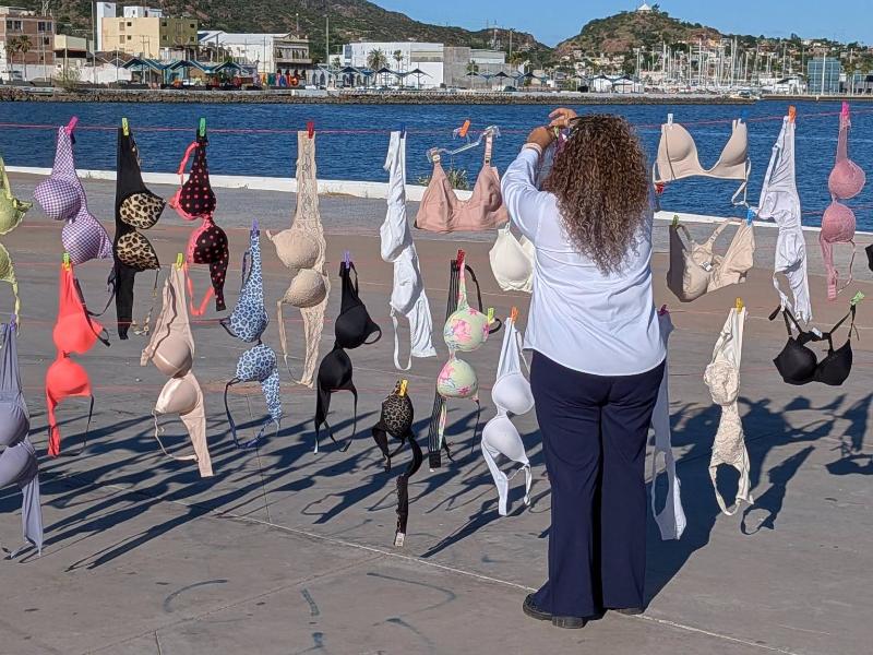 Fotógrafo Javier Castañeda y mujeres en Guaymas crean 
